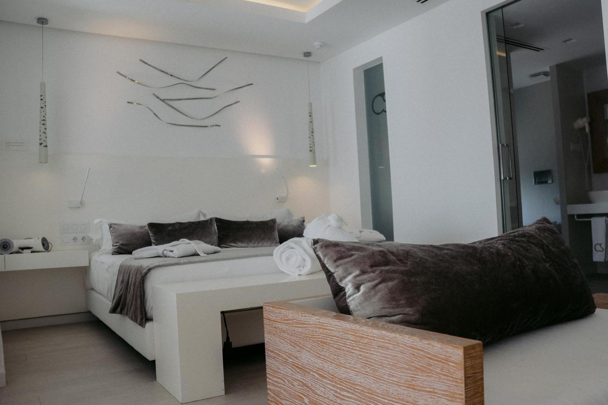 Hotel & 4*