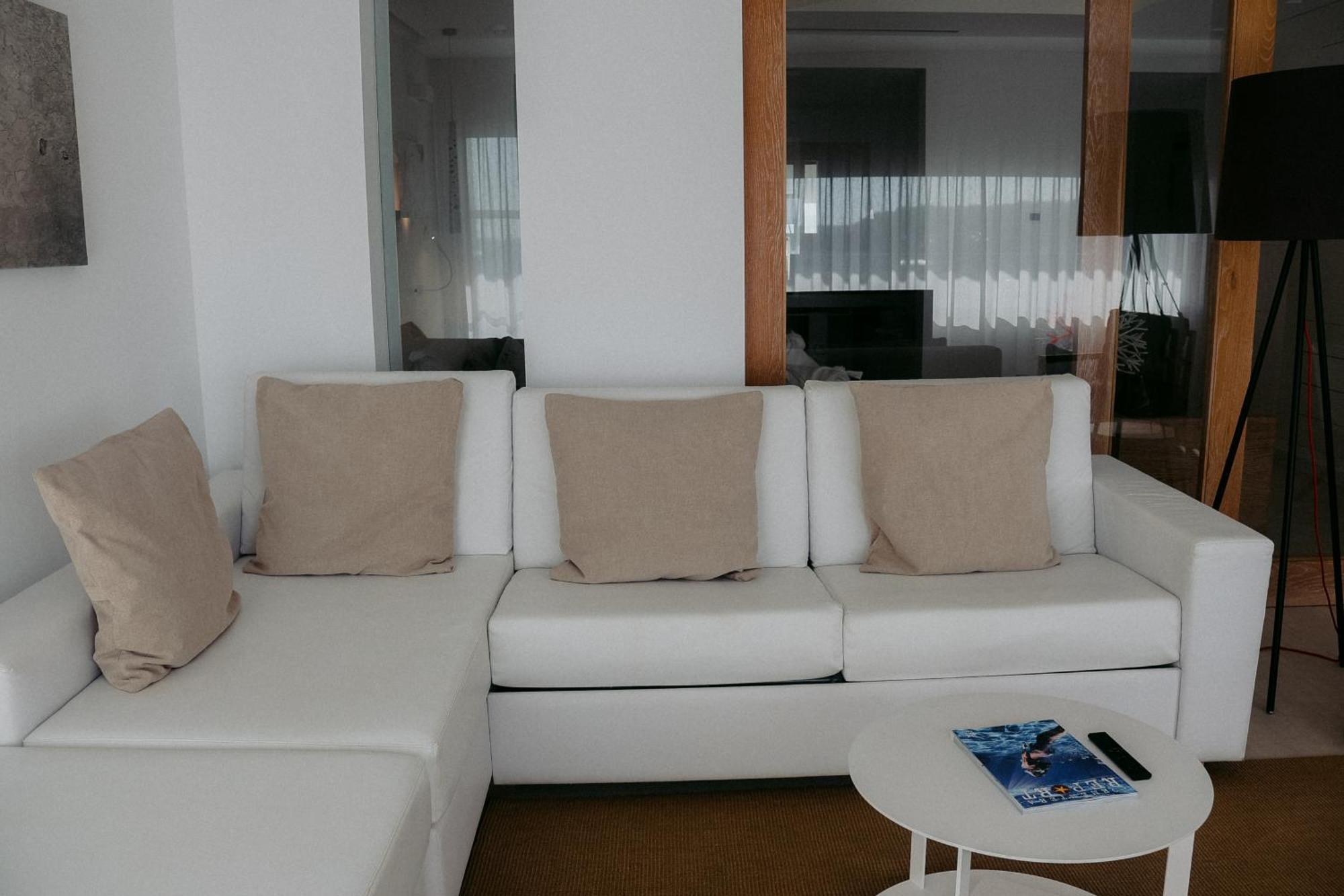 Hotel &