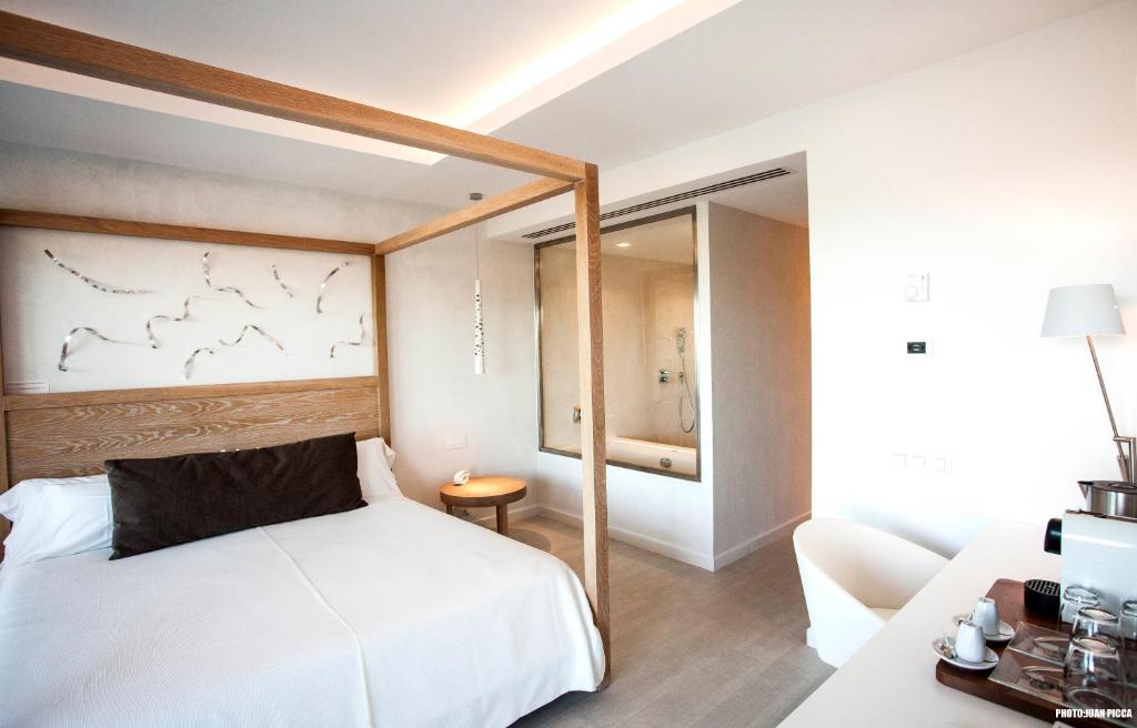 Hotel &